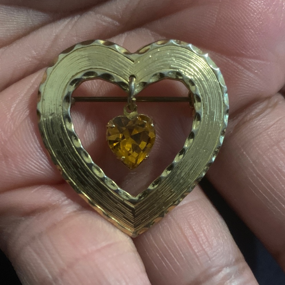 💛 Heart Brooch with Yellow Gemstone